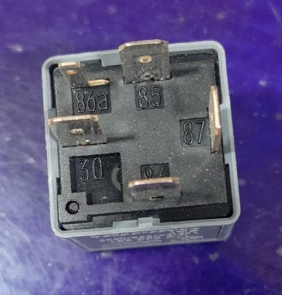 Relevador (Relay) número 429 Original para New Bettle, Jetta y Passat  (controla la Bomba De Gasolina).
