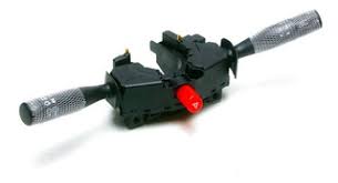 Palanca de Direccionales y Limpiadores marca Dynamic para Ford Fiesta, Ikon, Ka, Courier y Ecosport. Tiene 22 terminales (pines).