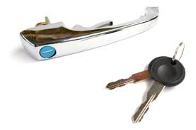 MANIJA EXTERIOR DE PUERTA DELANTERA IZQUIERDA Y DERECHA BRUCK VOLKSWAGEN SEDAN 74/04 COLOR CROMADA CON LLAVE = 111837205J BRUCK