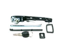 MANIJA EXTERIOR DE PUERTA DELANTERA DERECHA BRUCK VOLKSWAGEN CARIBE 87/92 1.6L 4CIL ATLANTIC 87/92 1.6L 4CIL GOLF A2 87/92 1.6L 4CIL JETTA A2 87/92 1.6L 4CIL COLOR NEGRO MOLDURA CROMADA CON LLAVE = 191837206A BRUCK