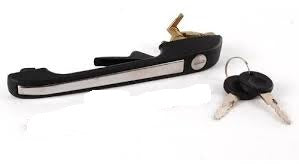 MANIJA EXTERIOR DE PUERTA DELANTERA DERECHA BRUCK VOLKSWAGEN CARIBE 87/92 1.6L 4CIL ATLANTIC 87/92 1.6L 4CIL GOLF A2 87/92 1.6L 4CIL JETTA A2 87/92 1.6L 4CIL COLOR NEGRO MOLDURA CROMADA CON LLAVE = 191837206A BRUCK