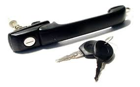 MANIJA EXTERIOR DE PUERTA DELANTERA IZQUIERDA Y DERECHA BRUCK VOLKSWAGEN JETTA A3 93/99 GOLF A3 93/99 COLOR NEGRA CON LLAVE = 1HM837207 BRUCK