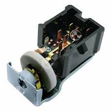 SWITCH / BOTON (INTERRUPTOR) DYNAMIC FORD ECONOLINE ESCORT EXPLORER RANGER TOPAZ F150 AEROSTAR F250 F350 1987/1997 MAZDA Y MERCURY VARIOS MODELOS TIENE 9 TERMINALES = NO HAY EQUIVALENCIA EN BRUCK