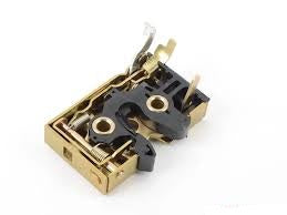 CHAPA DE PUERTA DELANTERA DERECHA BRUCK VOLKSWAGEN ATLANTIC 17L Y 18L 81/87 CARIBE 1.6L 1.7L Y 1.8L 77/87 JETTA A2 1.8L 88/92 GOLF A2 1.8L 88/92 CORSAR 1.8L 85/88 = 327837016B BRUCK