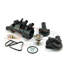 TOMA DE AGUA QUEZADA FORD FIESTA 1.6L 4CIL 01/10 IKON 1.6L 4CIL 01/07 KA 1.6L 4CIL 01/08 COURIER 1.6L 01/10 INCLUYE TERMOSTATO, JUNTA Y BULBO DE TEMPERATURA FABRICADA EN PLASTICO CON KIT DE TOMAS (CURVA Y RECTA) = KGT586ALNT Y KGT586D1CNT KEEP ON GREEN