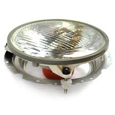 FARO DELANTERO IZQUIERDO Y DERECHO HELLA VOLKSWAGEN SEDAN 74/04 COMBI 76/01 COLOR TRANSPARENTE CRISTAL LISO RAYADO EN REFLECTOR NO INCLUYE FOCO = 111941041TPRIS BRUCK