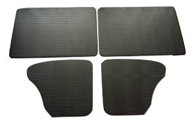 JUEGO DE TAPAS DE PUERTA JOCAR VOLKSWAGEN SEDAN 1600 Y FUEL INYECTION ORIGINAL CORRUGADO COLOR NEGRO