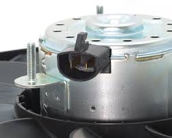 MOTOVENTILADOR CON ASPAS ASER FORD FIESTA 1.6 L 99/01 COURIER-KA 1.6 L 01/07 CON AIRE ACONDICIONADO TRANSMISIÓN MANUAL = X1S658C607BA BRUCK